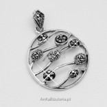 Trendy silver pendant with marcasites and hematites