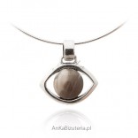 Silver pendant with striped flint