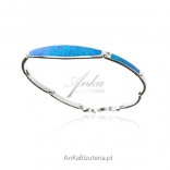 Elegant silver bracelet with blue opal