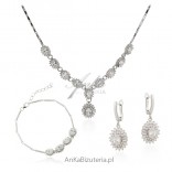 Elegant silver jewelry set