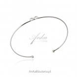 A subtle silver bracelet with the sign of infinity
