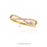 Gold ring with cubic zirconia Exclusive jewelry Spain