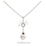 Silver necklace with white pearl