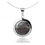 Silver pendant with round striped flint