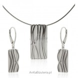 Elegant set of silver jewelry, satin and rhodium-plated. Perfect jewelry for Gift!