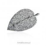Brooch-silver pendant with oxidized leaf