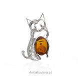 York silver brooch with amber
