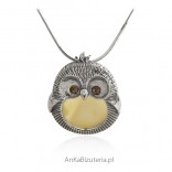 Silver pendant with amber. Owl