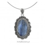 Silver pendant with natural kyanite stone