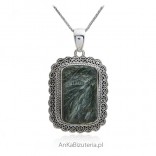 Stylish silver pendant with green Surphanite
