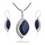 A set of silver jewelry with navy blue utyyt - beautiful