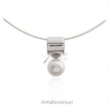 Silver pendant with a pearl - Classic jewelry