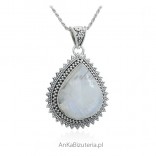 Oriental silver jewelry with moonstone - jewelry with a stone of happiness