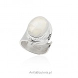 Silver ring with moonstone - large UNIVERSAL
