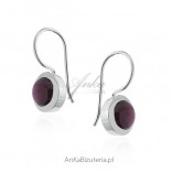 Silver earrings with natural garnet