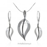 Set of silver and rhodium-plated jewelry LISTKI