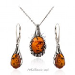 A set of silver jewelry oxidized with amber