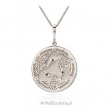 Silver pendant with white MEWA agate