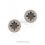 Round silver earrings with black star