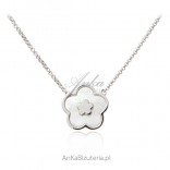 FLOWER - Silver necklace with mother of pearl