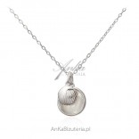 Silver necklace with white mother of pearl MUSCHLA