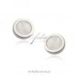 Silver earrings with white mother of pearl