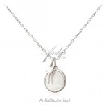 Summer jewelry - a necklace with white mother of pearl PALMA