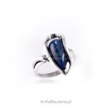 Silver ring with navy blue ulexite