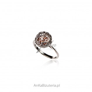 Srebrny pierścionek z bursztynem - stylowa barokowa bizuteria