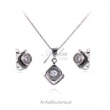 A stylish set of silver jewelry with a beautiful zircon
