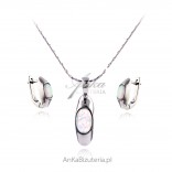 Silver jewelry set with white opal