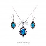 Silver jewelry set with blue opal