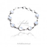 Silver bracelet with a moonstone