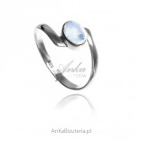 Silver ring with a moonstone