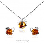 Silver jewelry set with amber