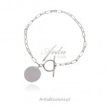 Silver bracelet with a circle and a tibon
