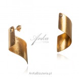 Brass SERPENTINE earrings from the ALE studio
