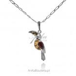 Silver pendant with Tukan amber