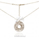 Gold-plated silver circle necklace