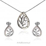 A set of silver jewelry with white opal