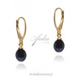 Gold-plated silver earrings with black pearl