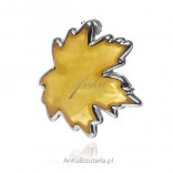 Silver brooch with amber. MAPLE LEAF with yellow amber