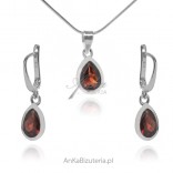 A set of silver jewelry with natural garnet
