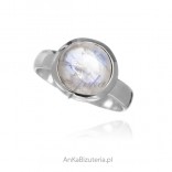 Round silver ring with moonstone