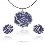 A set of silver jewelry with titanium ROSE