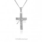 Krzyżyk srebrny  z wizerunkiem JEZUSA