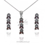 A set of silver jewelry with garnets and marcasites HANA