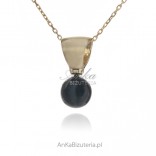 Gold-plated silver pendant with a black pearl
