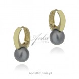 Silver earrings with gold-plated gray pearls