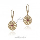Gold-plated silver rosette earrings with ruby zircon